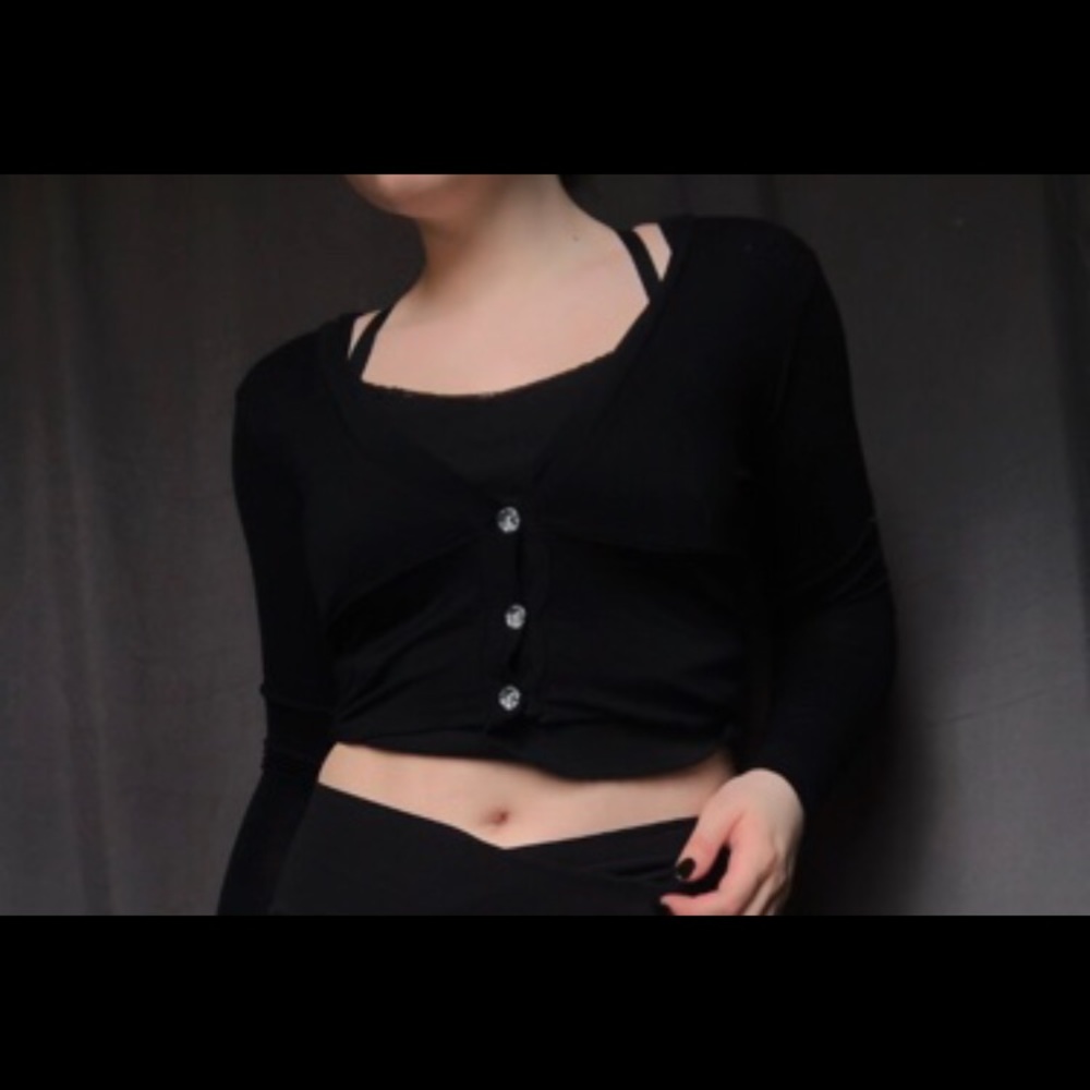 black button crop top